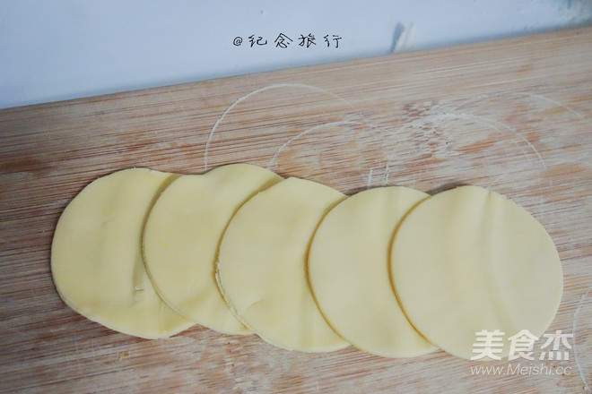 双色玫瑰花饺子