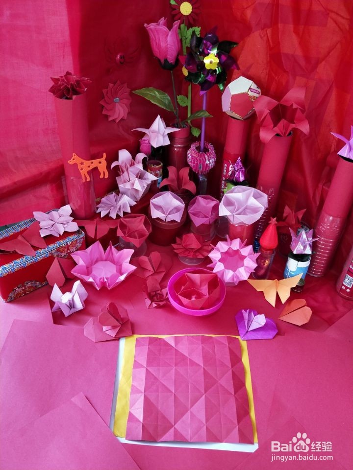 工艺美术馆：圆形多格彩盒。