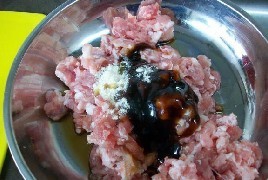 新鲜包菜大肉包