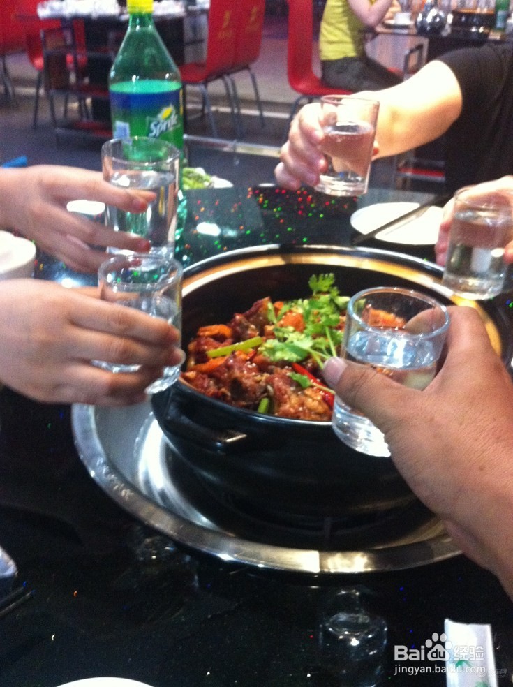 大夏天的怎么正确吃火锅