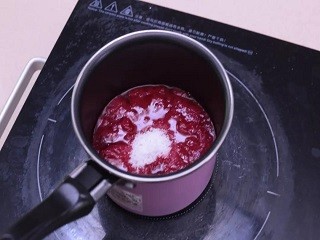 果冻夹心慕斯蛋糕卷怎么做？