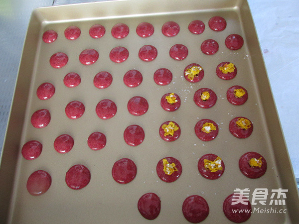 鲜花红曲鸡蛋饼干