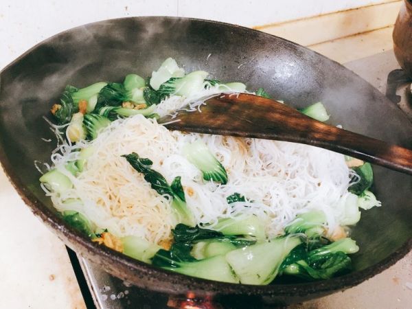 青菜虾仁炒米粉