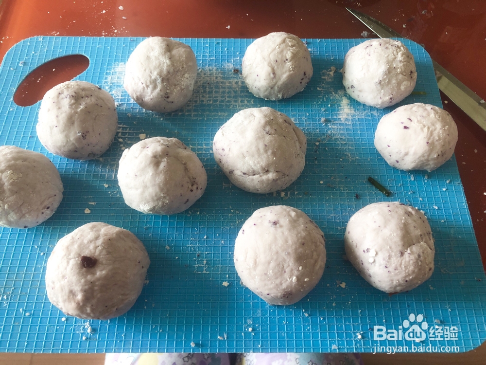 又酥又香的鸡胸肉紫甘蓝包子