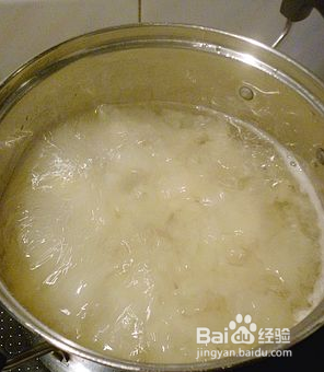 一款秋季养生汤-菠萝银耳羹