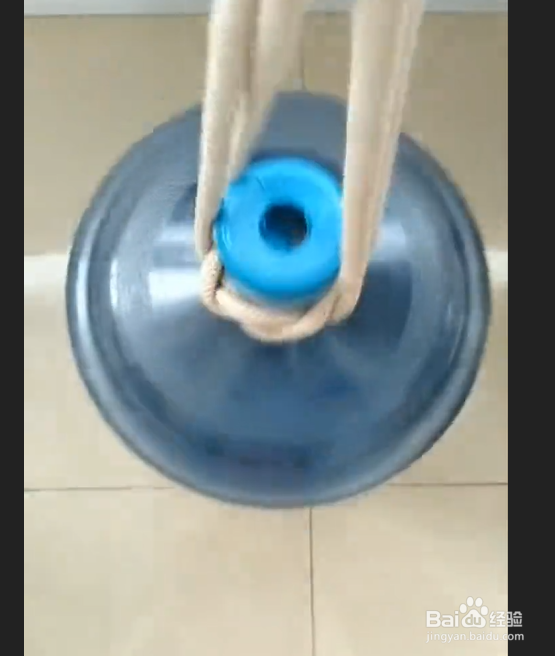 如何用绳子打出一个瓶口结？