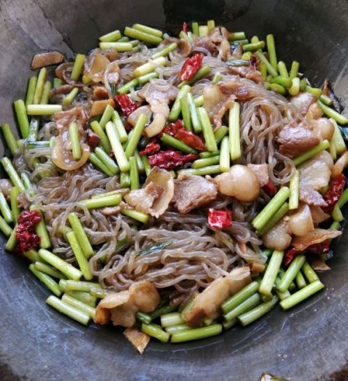 花肉蒜苔炒粉条