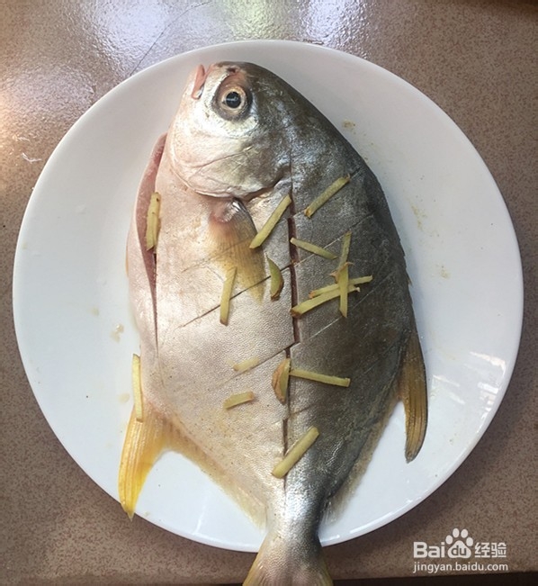 如何自制黄豆酱烧鲳鱼