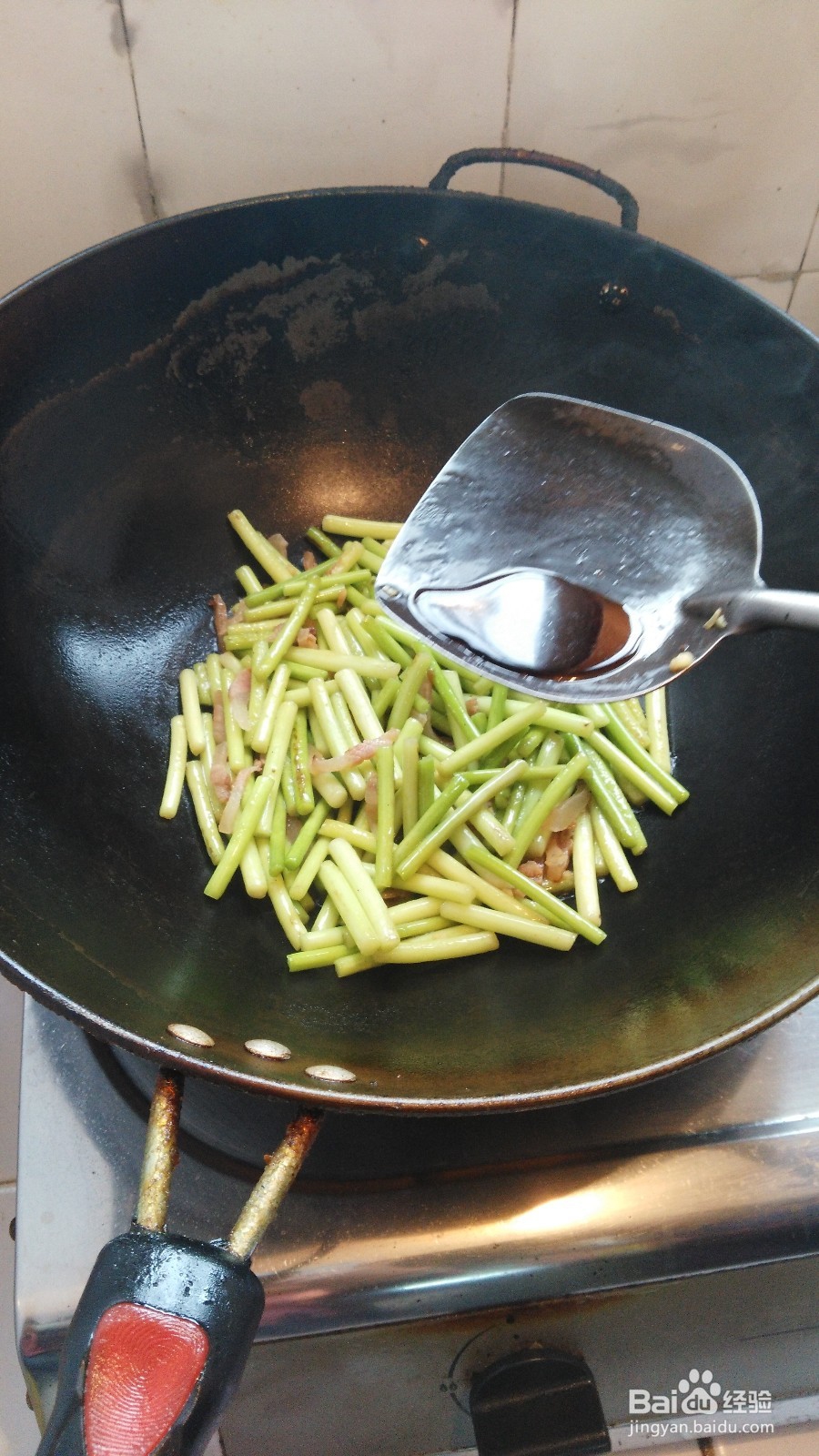 怎样做肉条炒蒜苔好吃？