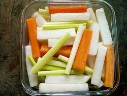 如何自制泡椒萝卜 开胃冷菜