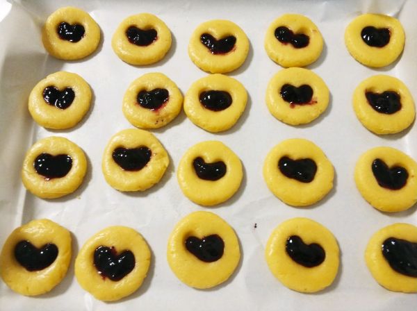 酥香蓝莓果酱饼干