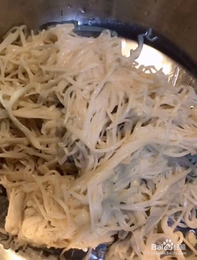 红油金针菇，好吃到停不下来哦！