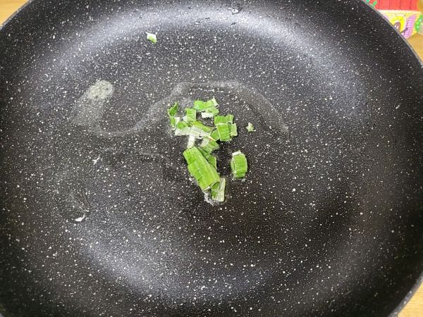 炝锅菠菜豆腐汤
