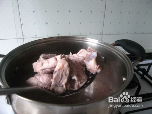 怎么做一道营养汤--缓解秋燥的雪梨排骨汤做法