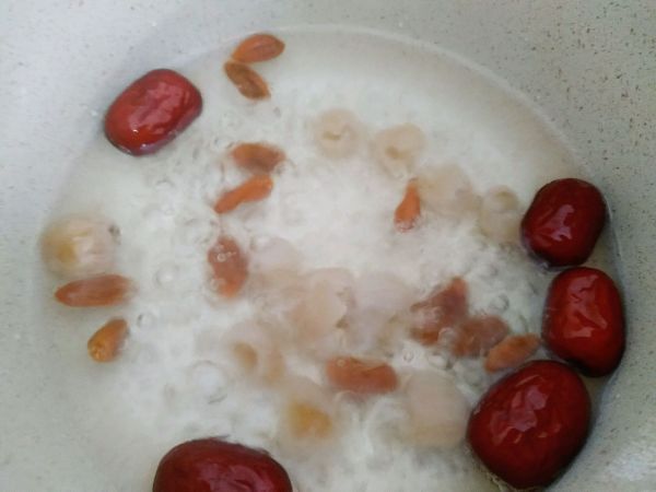 红枣鸡蛋桂圆糖水
