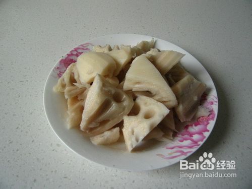 怎样做一款应季的靓汤--粉藕棒骨汤