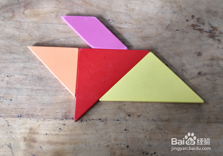 用七巧板怎样拼一只游泳的企鹅?