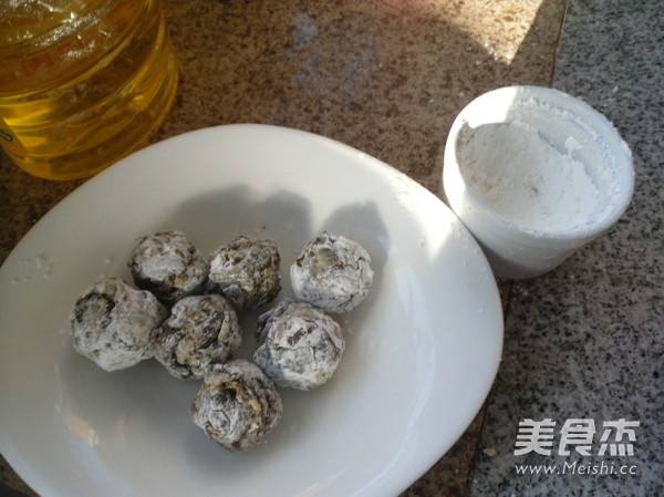 辣酱茄子球的做法