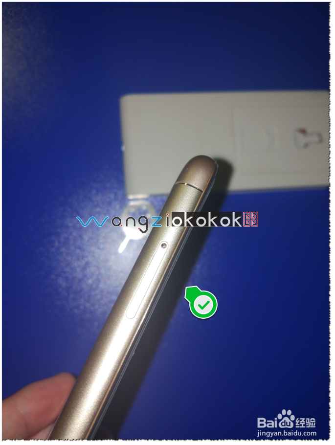 魅蓝3S如何安装手机卡及储存卡？