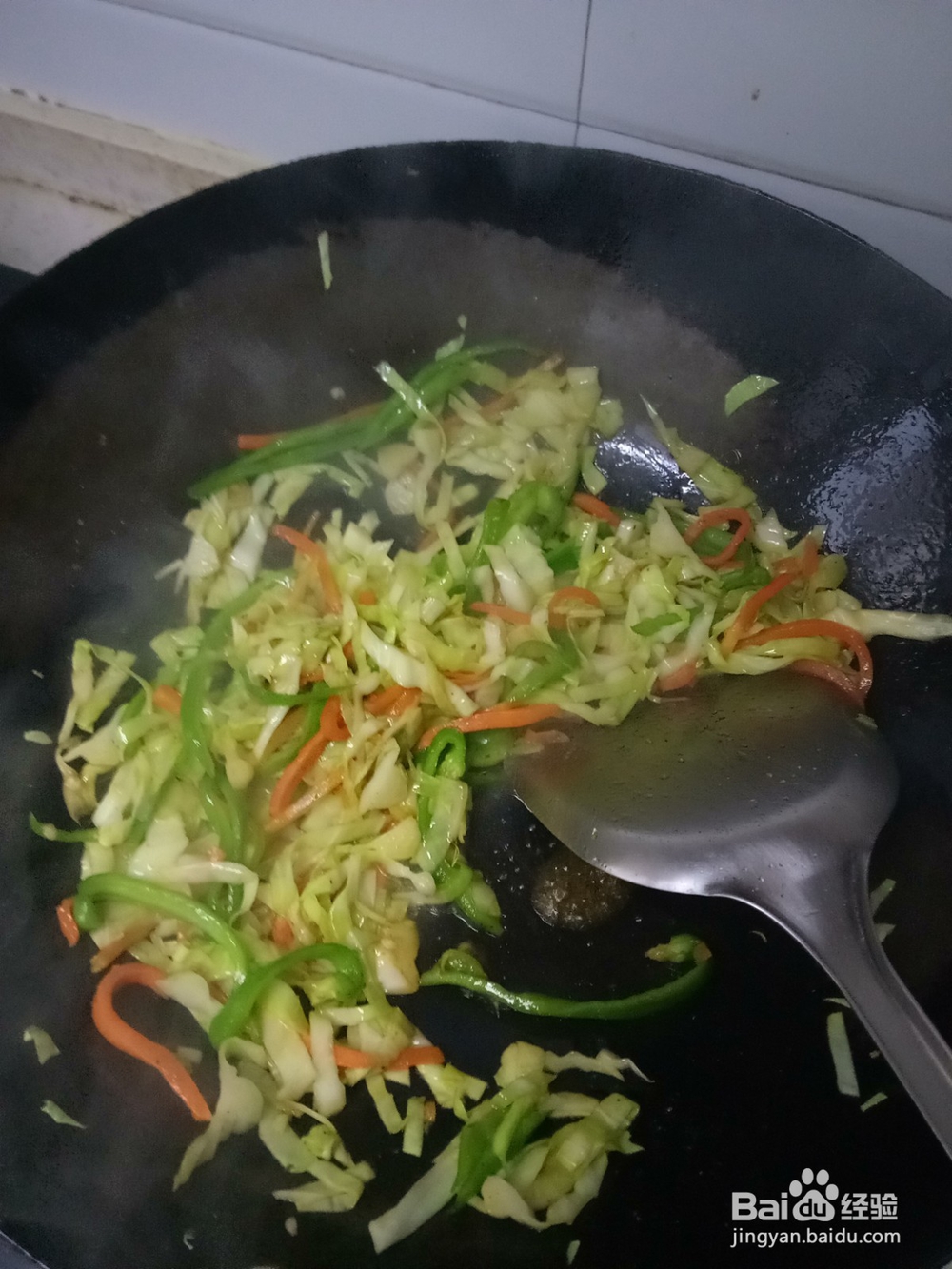 青椒包菜胡萝卜鸡蛋炒饭