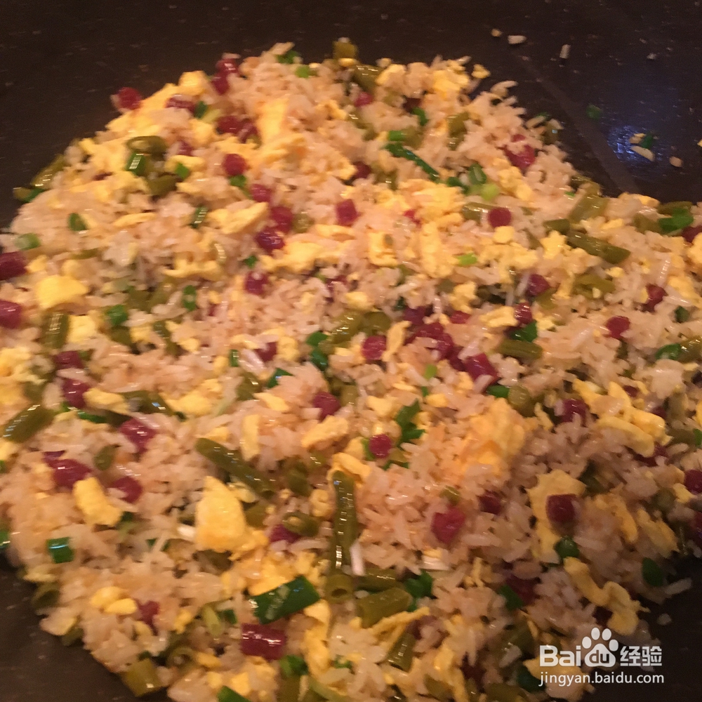 细腻美味的香肠酸豆角蛋炒饭