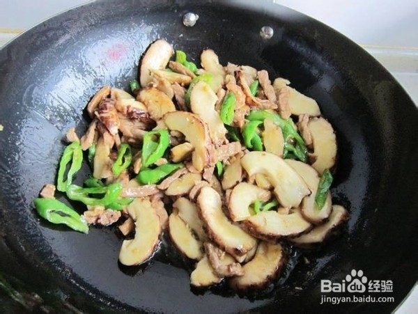 家常青椒花菇炒肉丝的制作方法