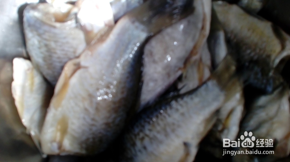 广式酥鲫鱼做法