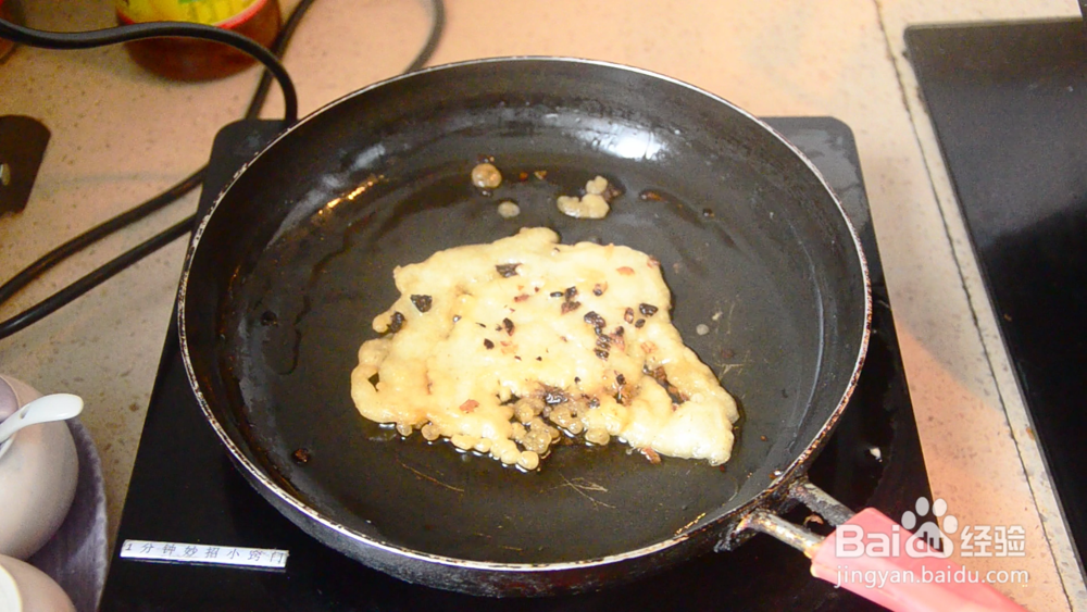 煎炸过的剩油发黑别倒掉，教你立马清亮无残渣