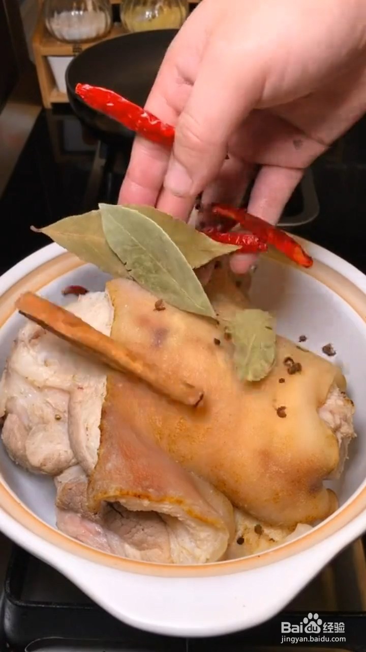 如何制作家庭版红烧肘子