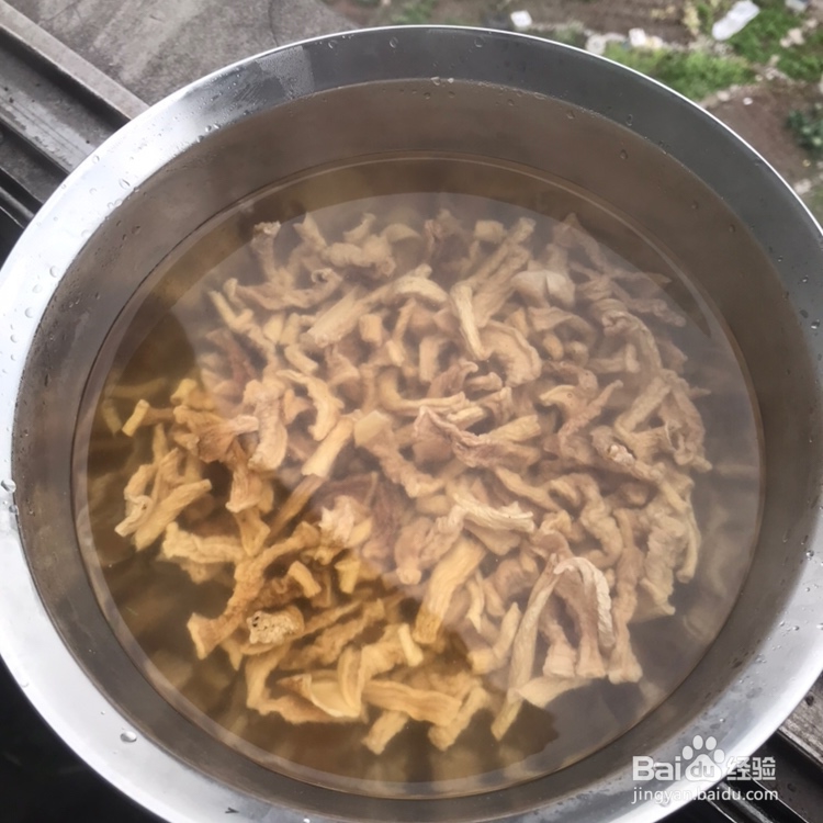 孩子爱吃的火腿猪脚萝卜