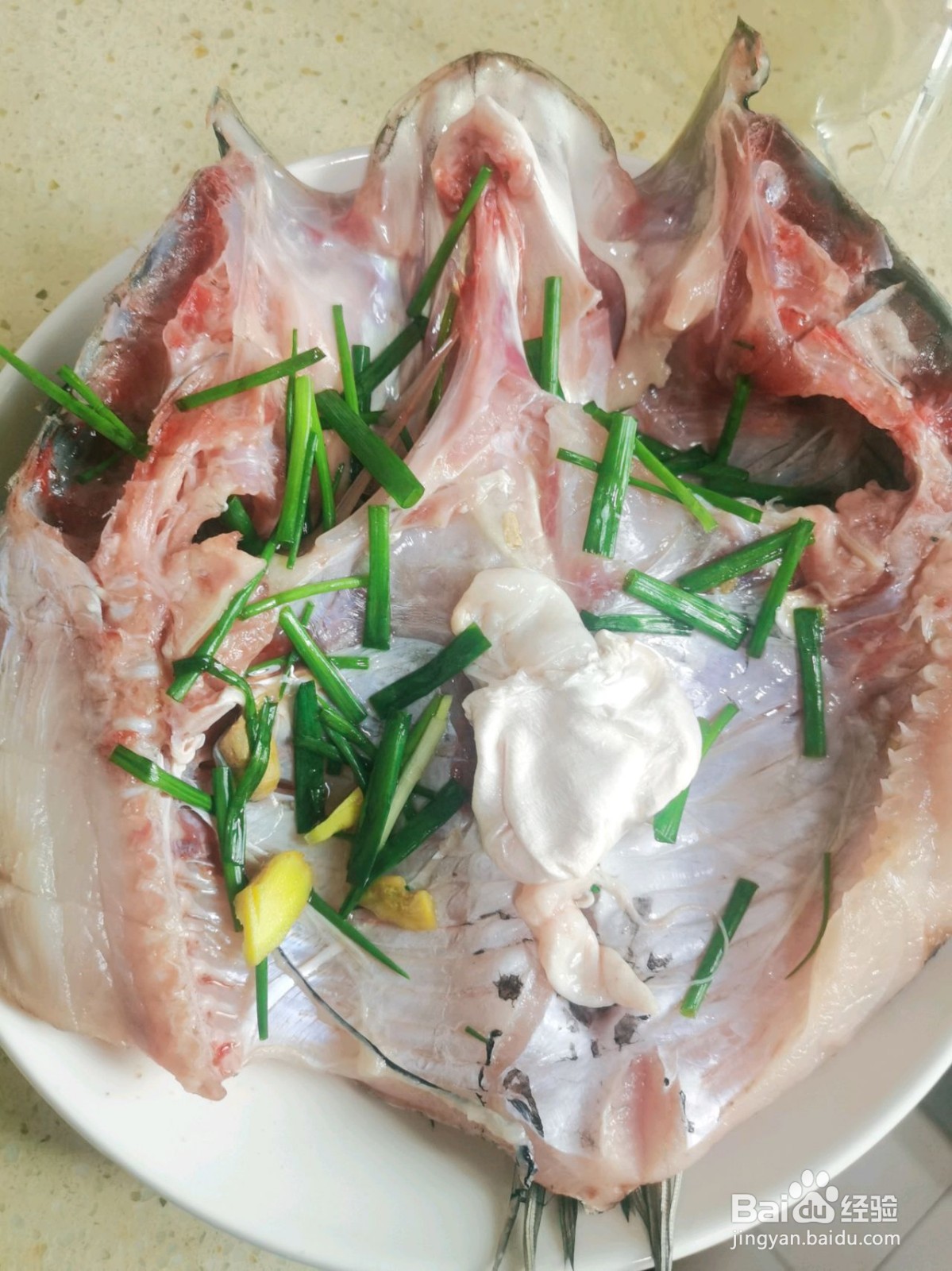 双椒蒸鱼头的做法