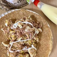 金枪鱼鸡蛋鹰嘴豆沙拉卷饼怎么做