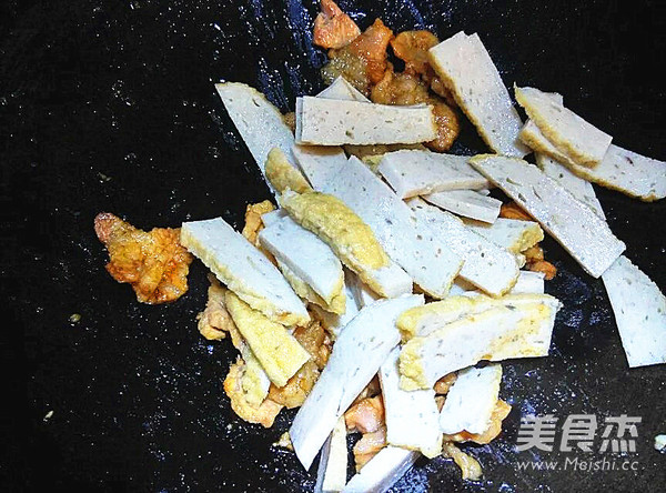 猪肉香芹炒肉饼