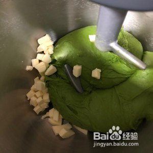 超软菠菜咸蛋黄乳酪面包