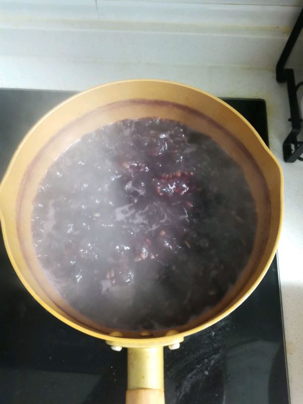 牛奶紫薯黑米燕麦粥