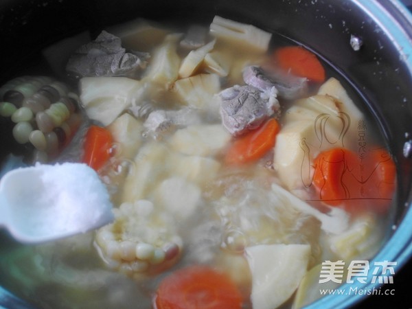 春笋玉米胡萝卜瘦肉汤