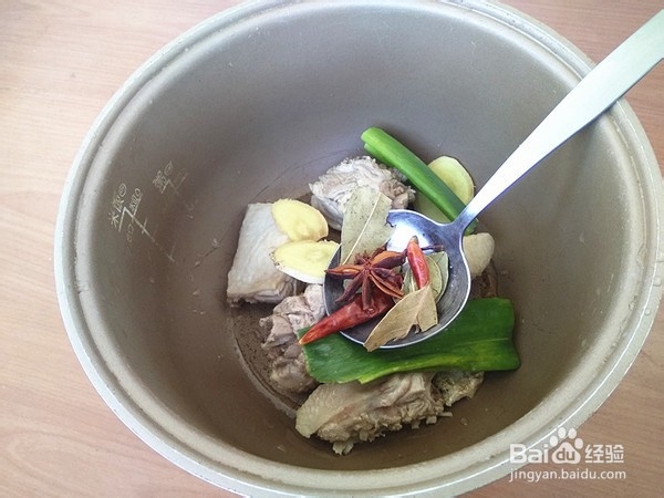 如何制作鸭腿香菇煲