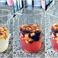 如何制作美味的夏日水果冰饮？