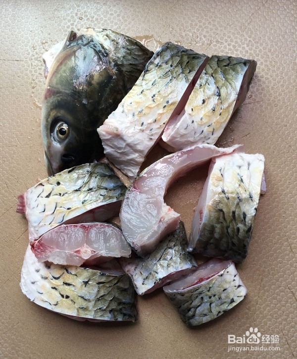 泡菜儿烧草鱼的做法