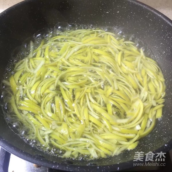 糖渍柚子皮的做法
