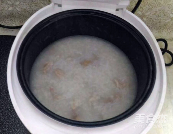 皮蛋瘦肉粥的做法
