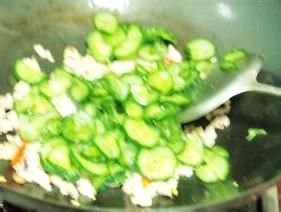 我最喜欢的一种黄瓜吃法----脆皮黄瓜炒肉末