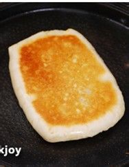 外酥内软的发面饼。『主食肉饼』