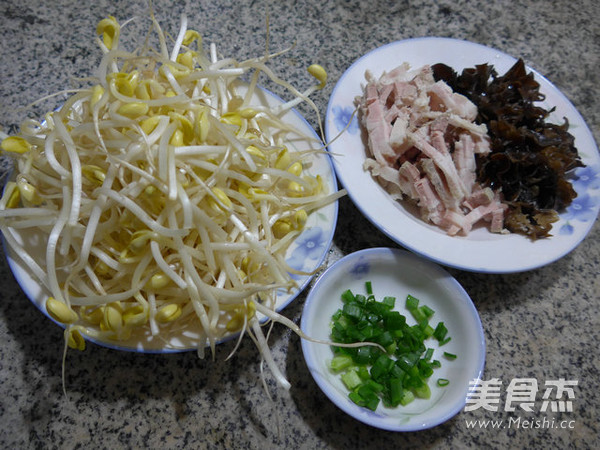 黑木耳五花肉炒黄豆芽