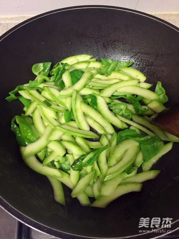 西葫芦炒肉的做法
