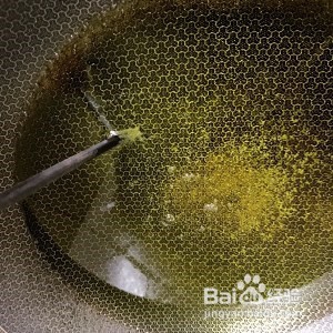好吃到吮指的蒜香鸡翅制作步骤！