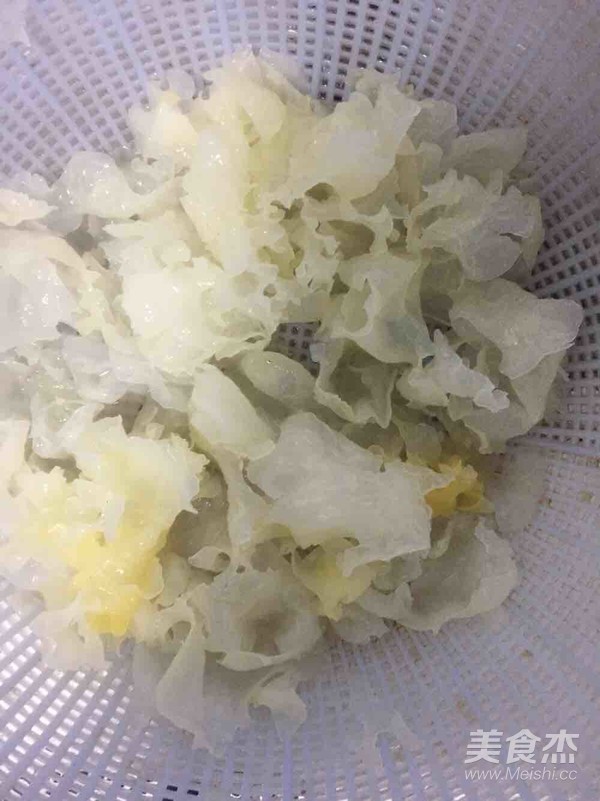 红枣枸杞银耳汤