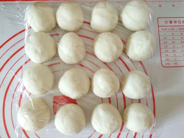 丑萌奶牛豆沙面包