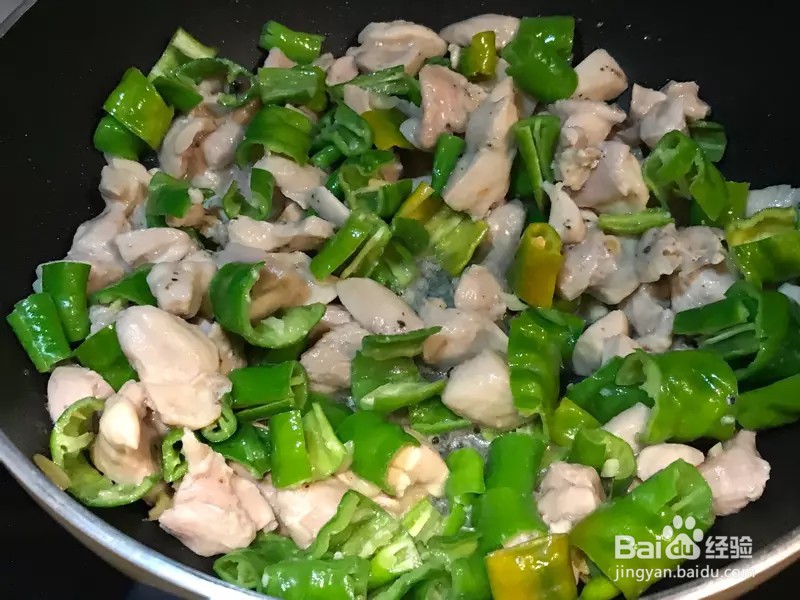 怎样做出家常菜系列之糯米椒炒鸡丁