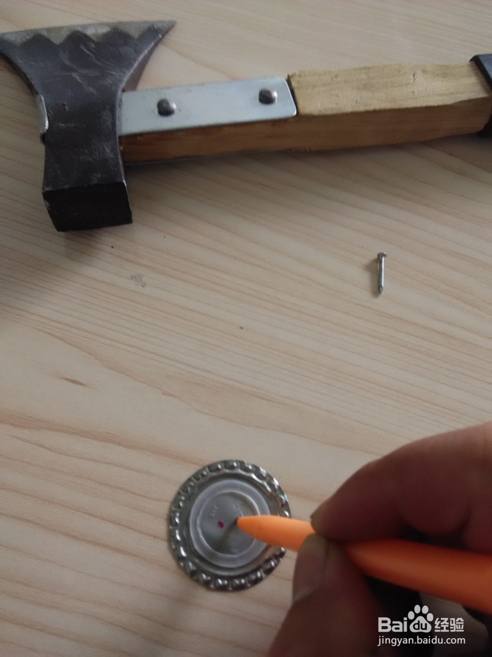 如何用啤酒瓶盖制作小玩具